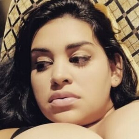 Jennifer Busty Latina nice model images