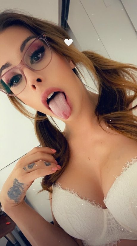 CaseyKissesXoXo nude model photos