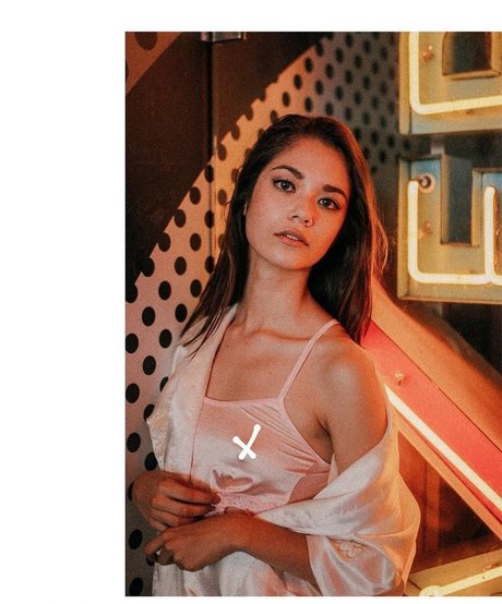 Melodi Flack hot model gallery