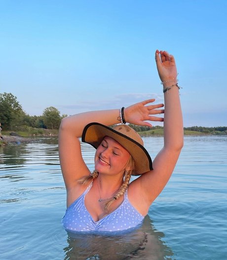 Anya Marie pornstar hd img