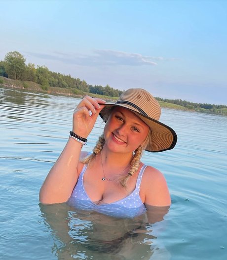 Anya Marie pornstar sexy photos