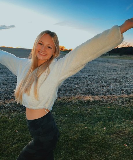 Anya Marie pornstar pretty archive