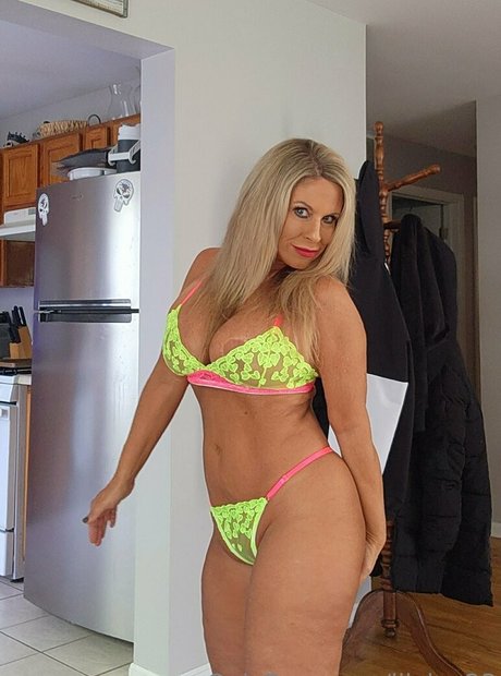 beach milf onlyfans beautiful pictures