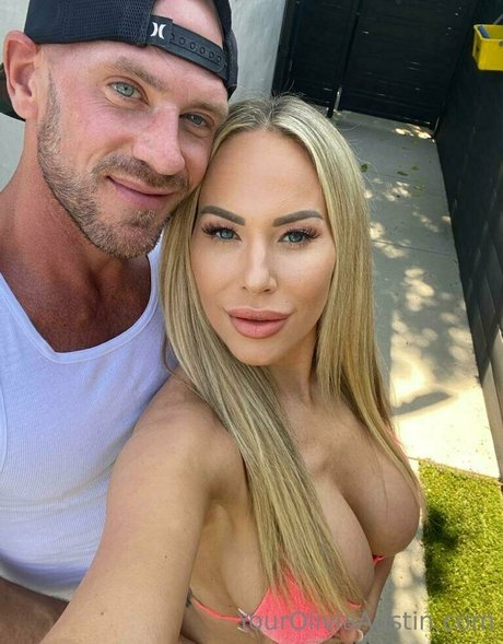 oliviaaustinxxx model hd photos