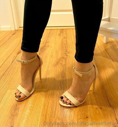 officialfeetforfun xxx model images