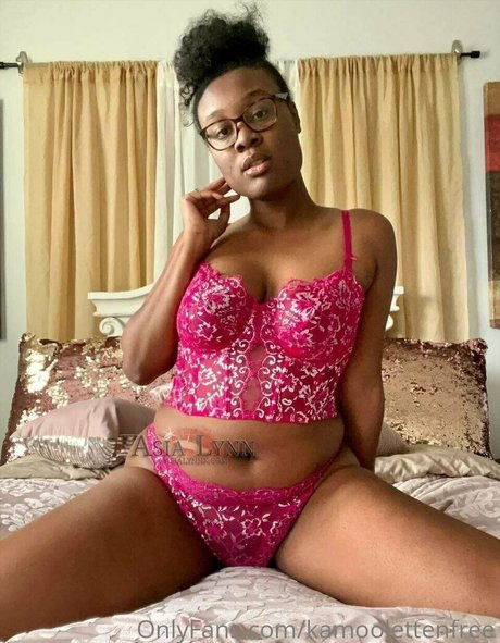kamoolettenfree star adult photos