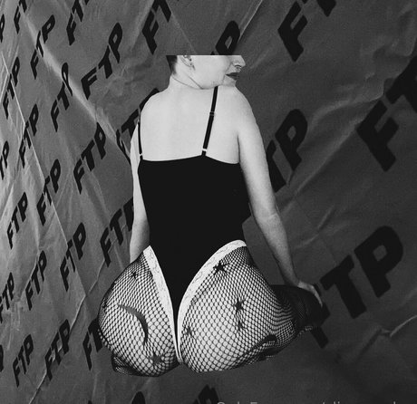 slizzzzardxx sexy model images