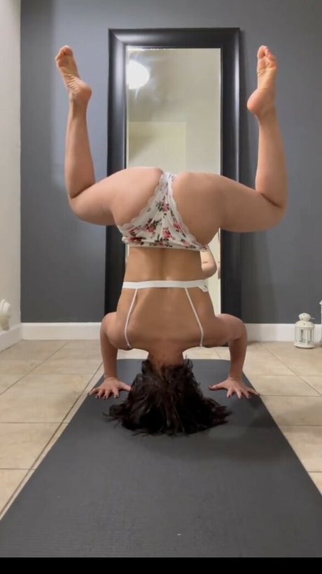 queen of spades onlyfans pornographic photo