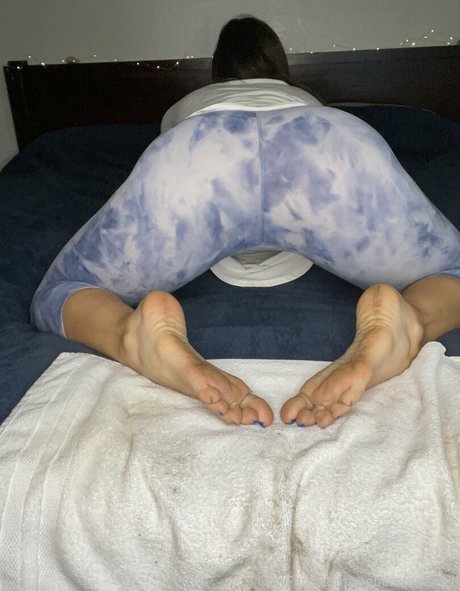 thebarefootcutie model naked archive