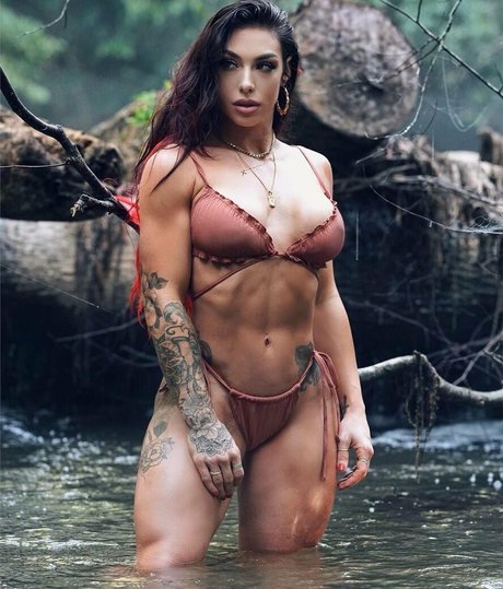 Kayla Rossi model beautiful img