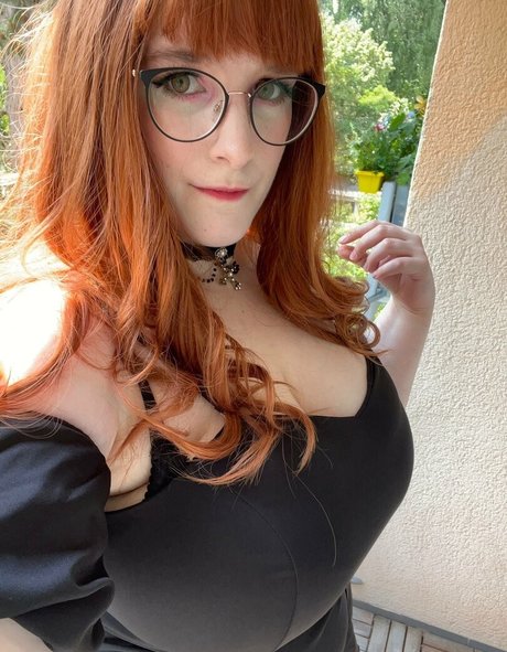 Nerdy Cinnamon pornstar adult photos