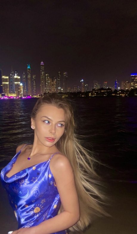 Mihalina Novakovskaya pretty pornstar image