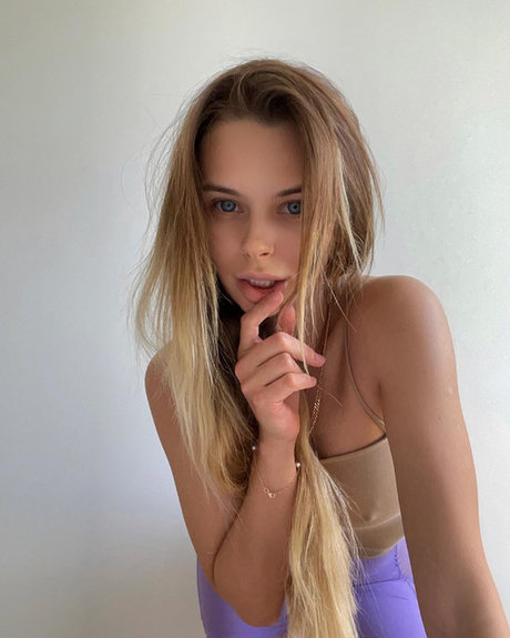 anal dildo onlyfans free naked image