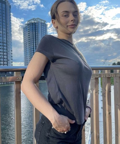 Mihalina Novakovskaya sexy star images