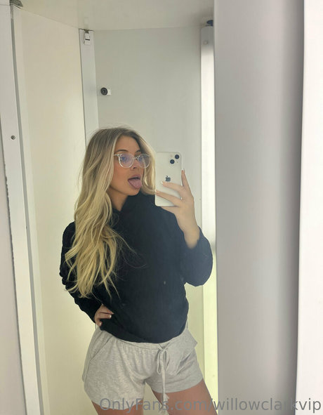 chicks with dicks onlyfans porno photo