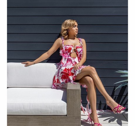 Paige Hurd star nude photo