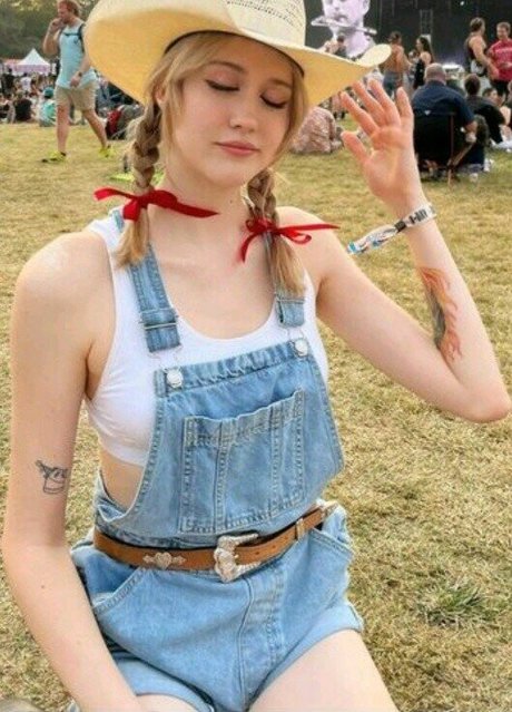 gray model pornographic archive