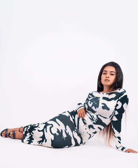 Suhana Khan naked star image