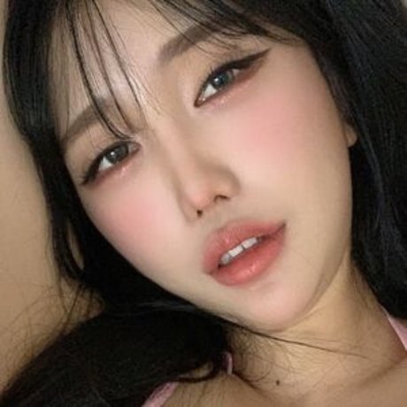 Yunjini model sexy images