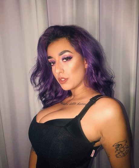 May Bakshi free actress image