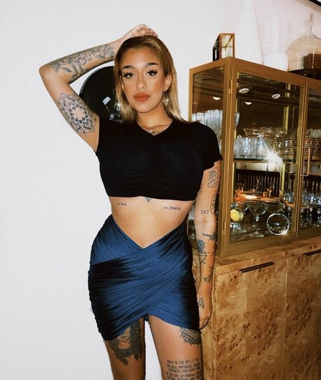 May Bakshi pretty star pic