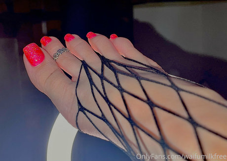 waifufeetmilkpaid nice model img