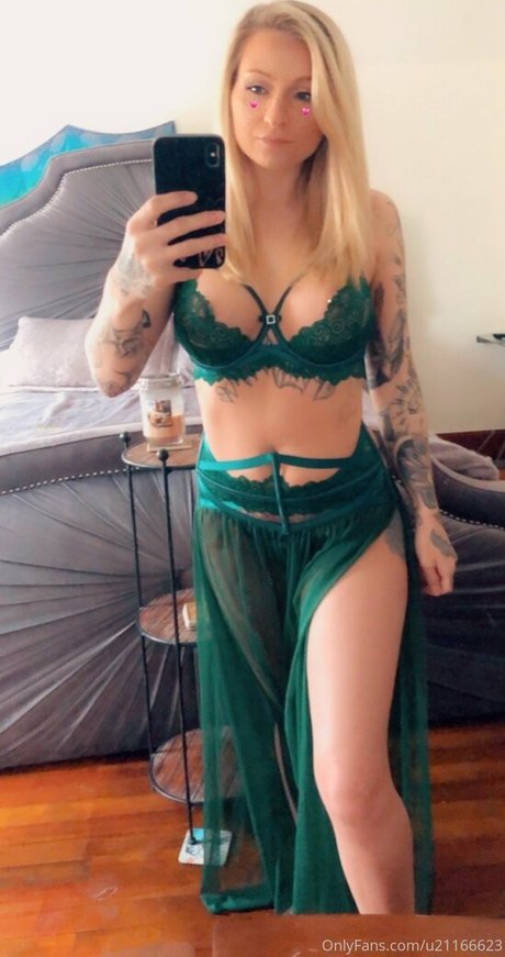 Sunny Bunnnie pornographic actress archive