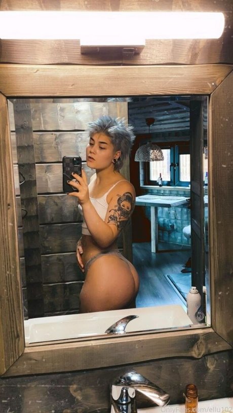 Eki102 model naked pics