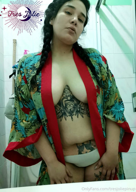 tresjoliepinup naked pornstar img