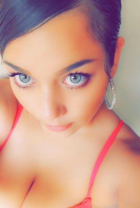 Pretty N Lace hot pornstar images