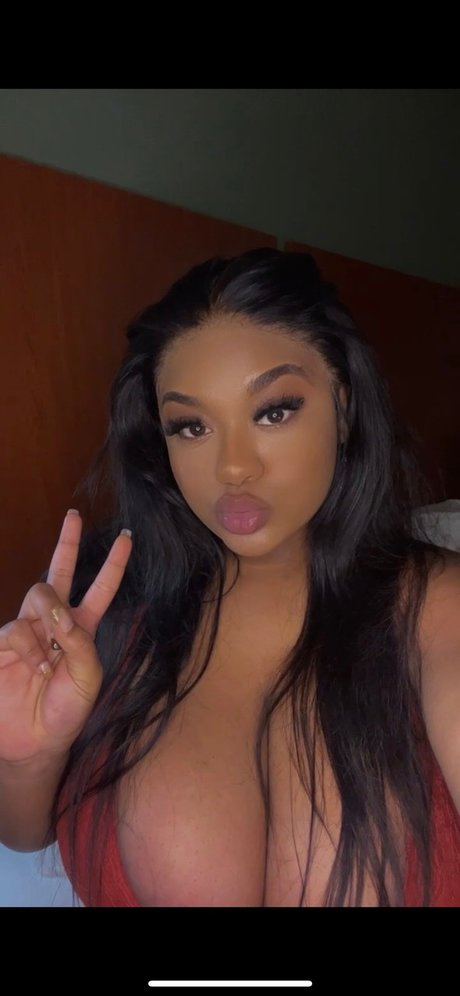 Queen Angela model naked pic