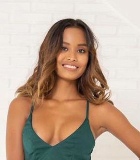 Putri Cinta s Closet top star pic