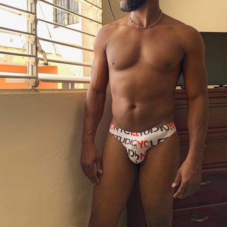 Dominicandarkmeatrd nude model image