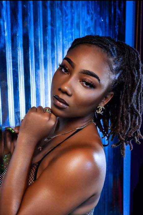 Quincy Roee free actress gallery