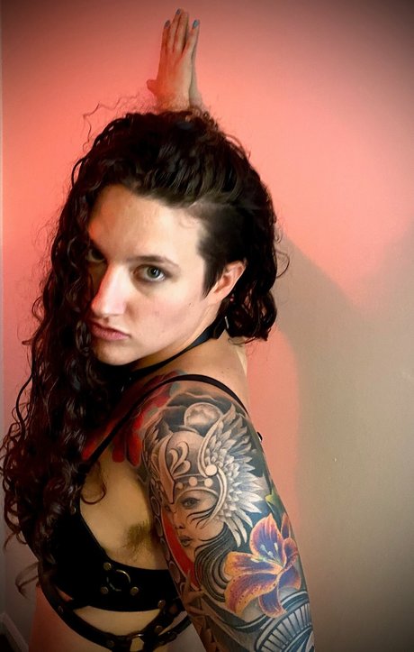 Queen Rose 1 1 Video Calls amp amp Sexting_ model pretty img