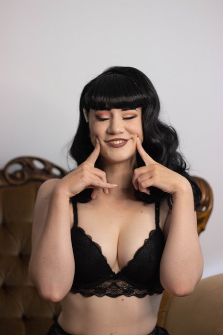 Dominiq Tricks pretty actress pic