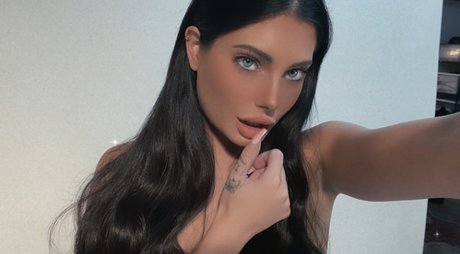 Nella Jones model top images