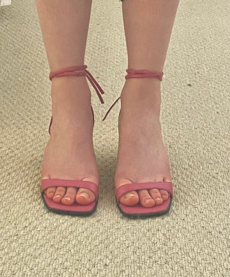 Feet Pics_ model high quality photos