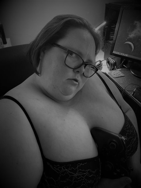 Red and Bubbly BBW free pornstar photos