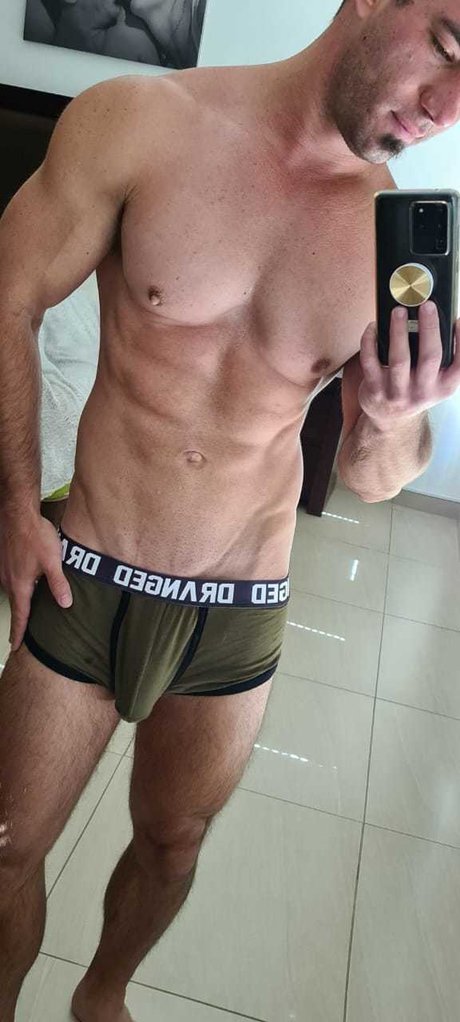 Ripped Chiver star top images