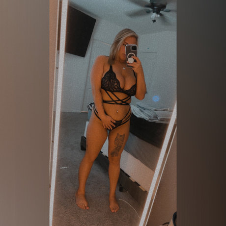 Riley Elizabeth xxx actress image