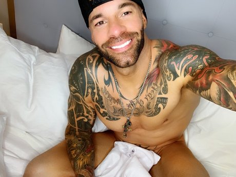 Ryan Steel pornstar naked images