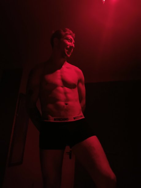 Russell Tilbury star nudes images