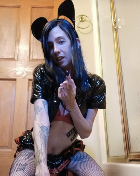 Slaughtrkitten naked star image