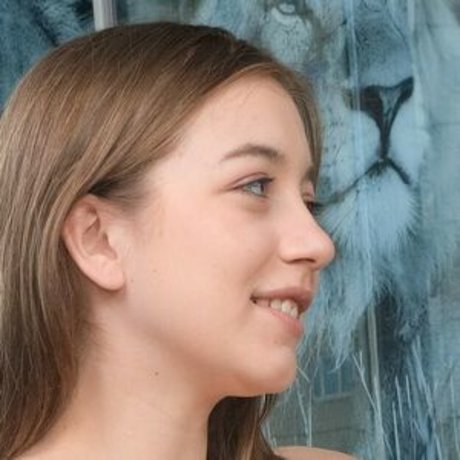 Eliza Thorn model naked pic