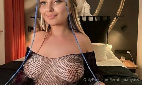 mom onlyfans pornographic images