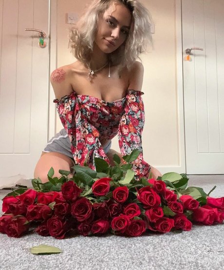 beautiful face onlyfans exclusive photo