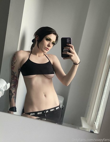 Soapyfans model erotic image