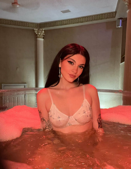 leahjamesxo pornographic star galleries