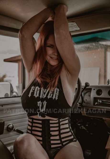 Carrie Keagan beautiful model pic